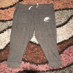 Nike Women’s Gym Vintage Capri Heathered Grey